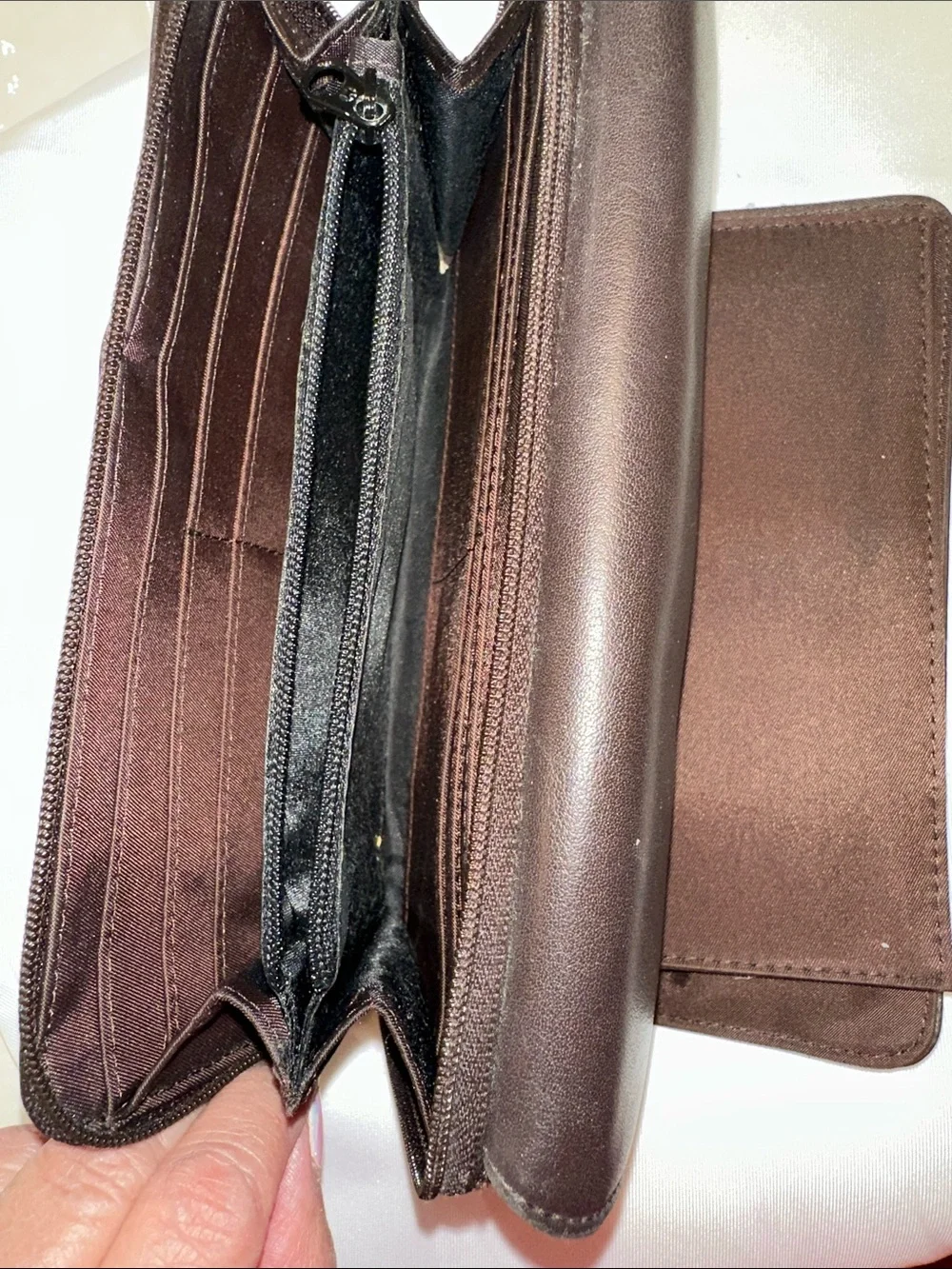 Liz Claiborne Brown Leather woman’s  Wallet